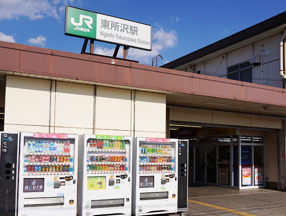 1.改札を出て、左に曲がります。